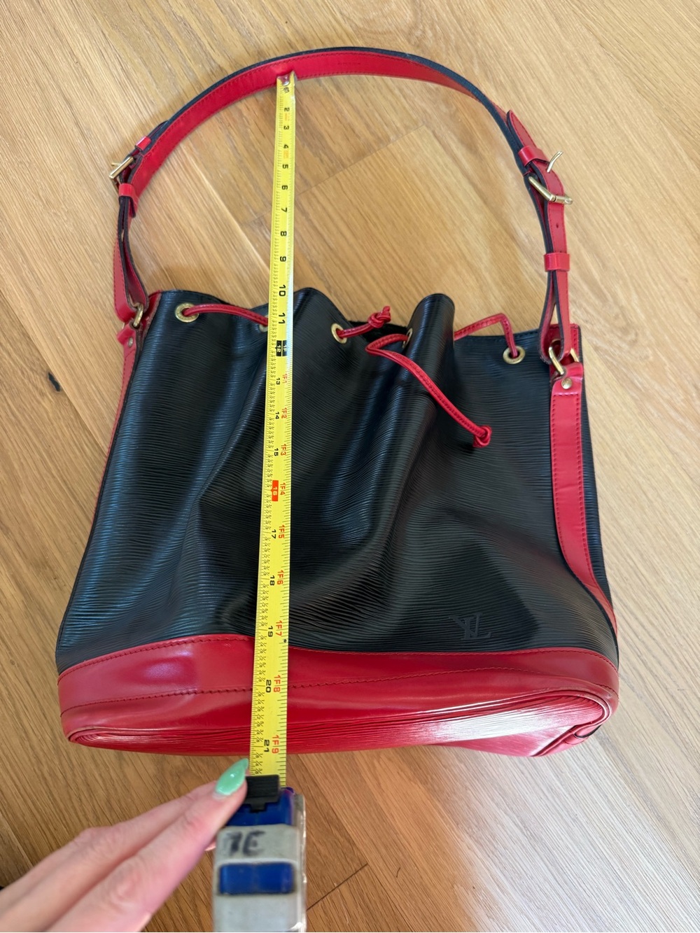 Louis Vuitton Epi Leather Black & Red Noe’ Large Bucket Handbag - Picture 15 of 17